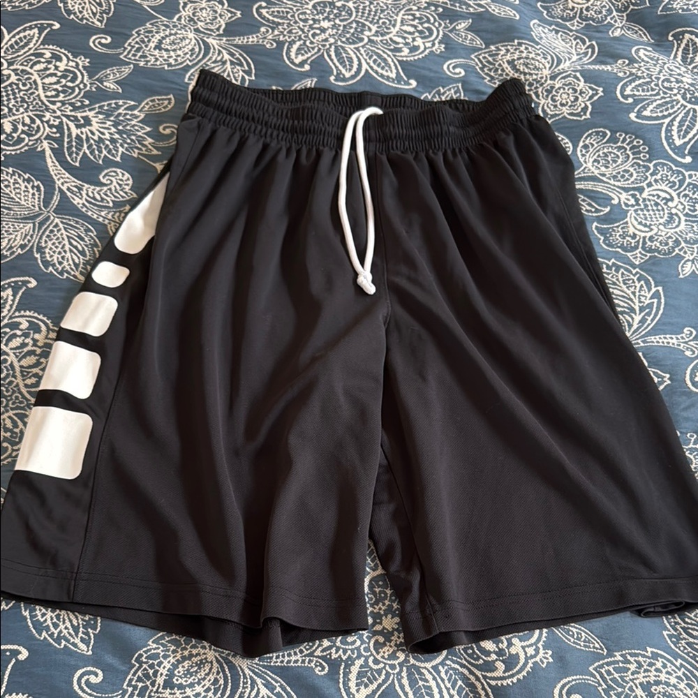 Men's NIKE Black Athletic Shorts- L - Picture 1 of 5